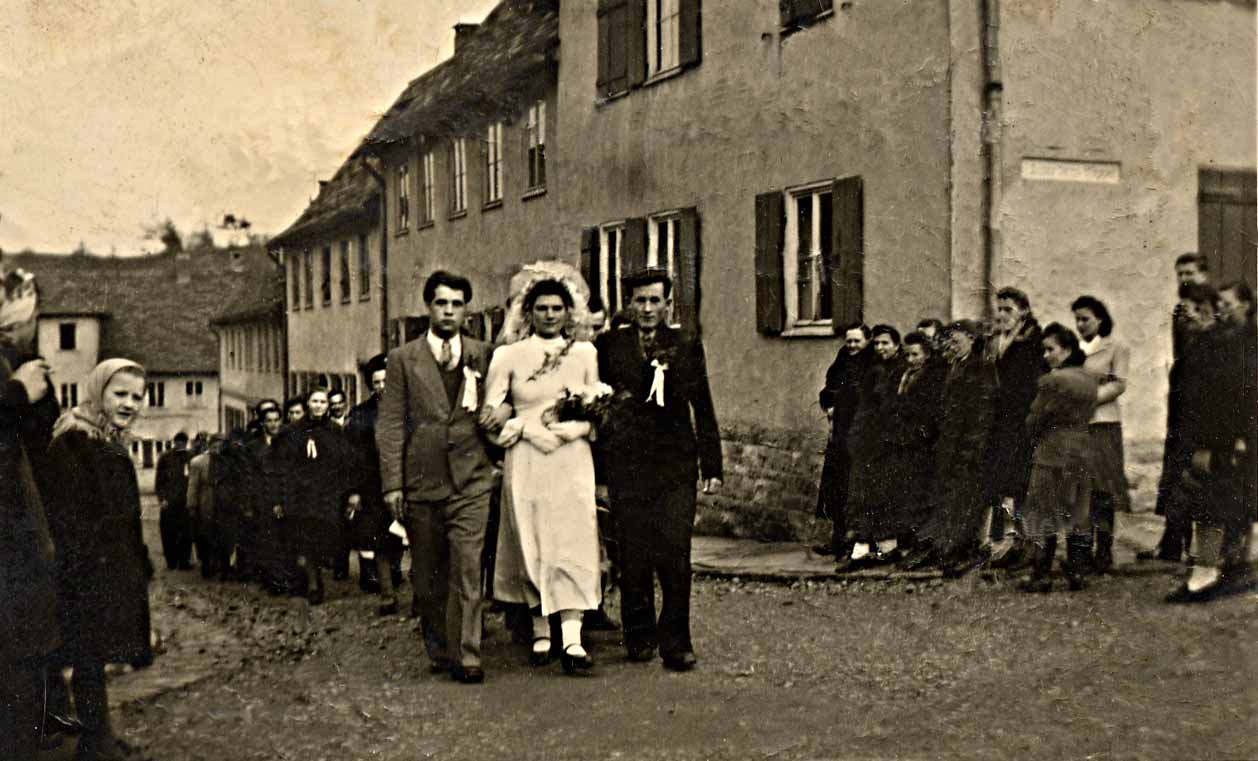 Anna Maria Zinkewycz and Michael Hrynenko’s wedding at Cornberg, 25 October 1946.