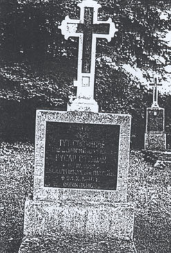 A cross-topped gravestone in the Cornberg cemetery.