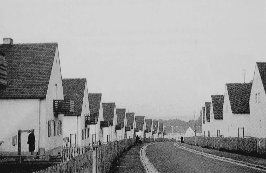 Ganghofersiedlung’s houses and small gardens in an undated historical photograph.