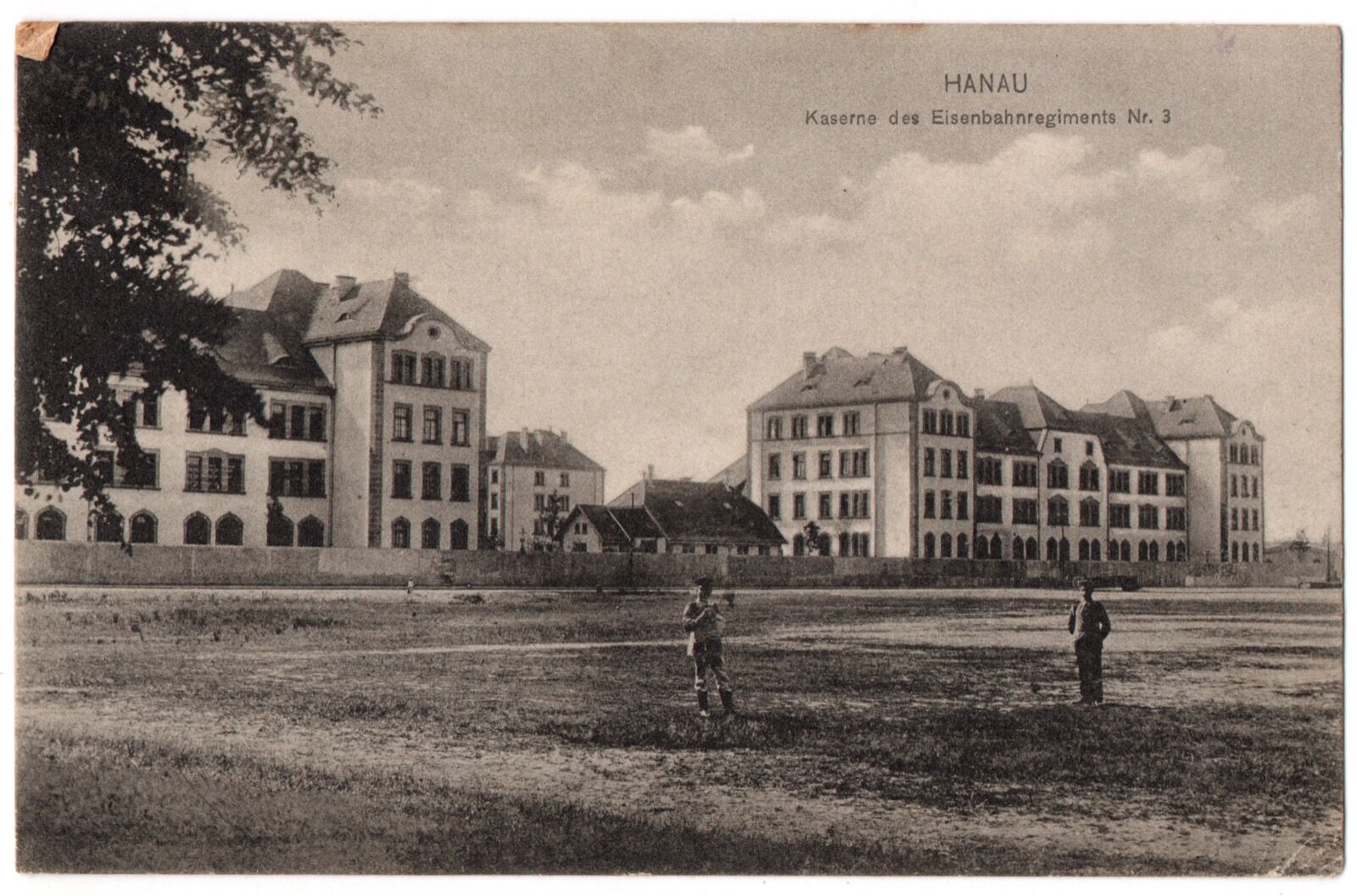 A 1917 postcard view of the Hessen-Homburg-Kaserne in Hanau.