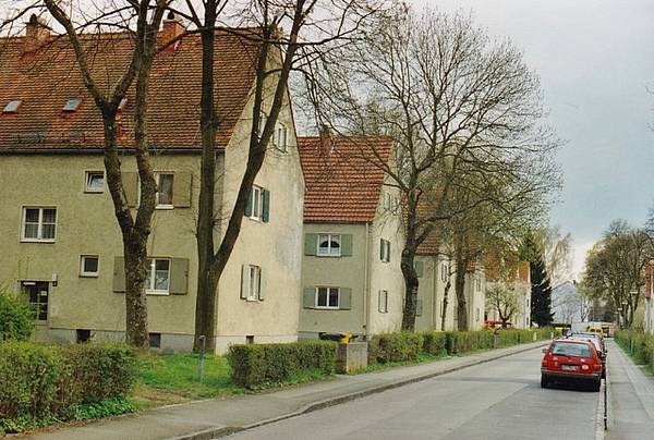 Housing in the former Messerschmitt settlement.