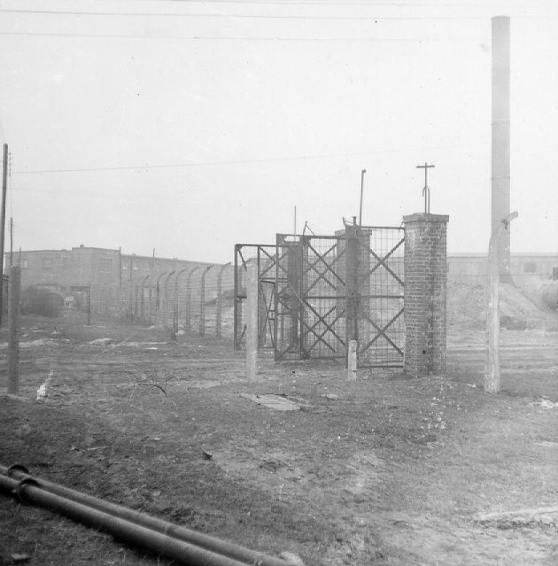 Gate and fencing at the former Neu-Dachs site, 1959.
