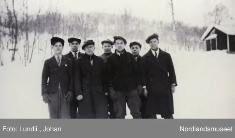 Seven workers standing in snow at Klungset.