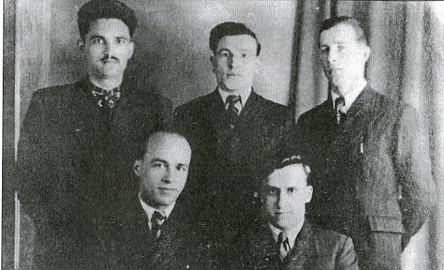 Five members of the Ukrainian administration pose in two rows.