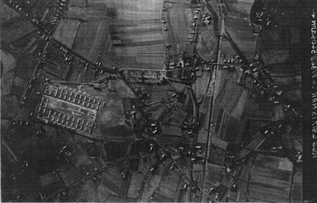 Vertical aerial photograph of March 1945 showing a rectangular block of barracks among fields on the edge of Oldenburg.