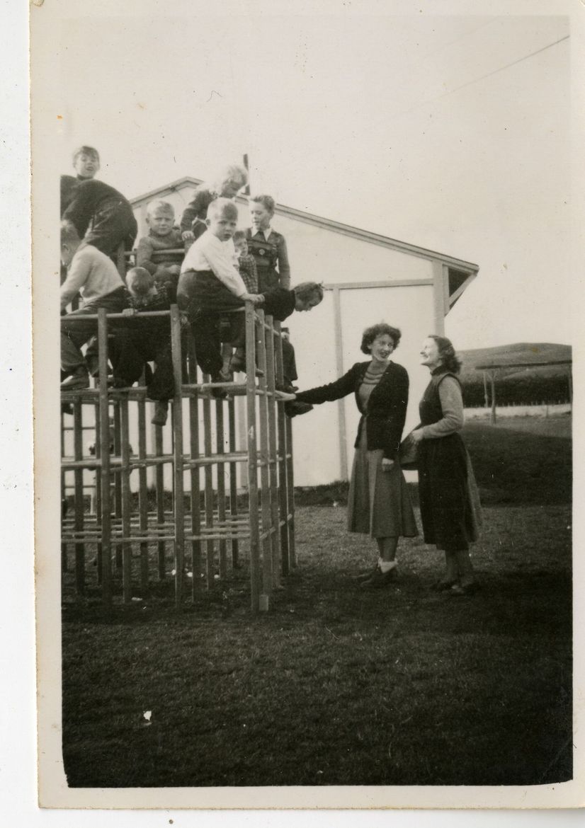 Children playing at Pahīatua, 1951–1952.