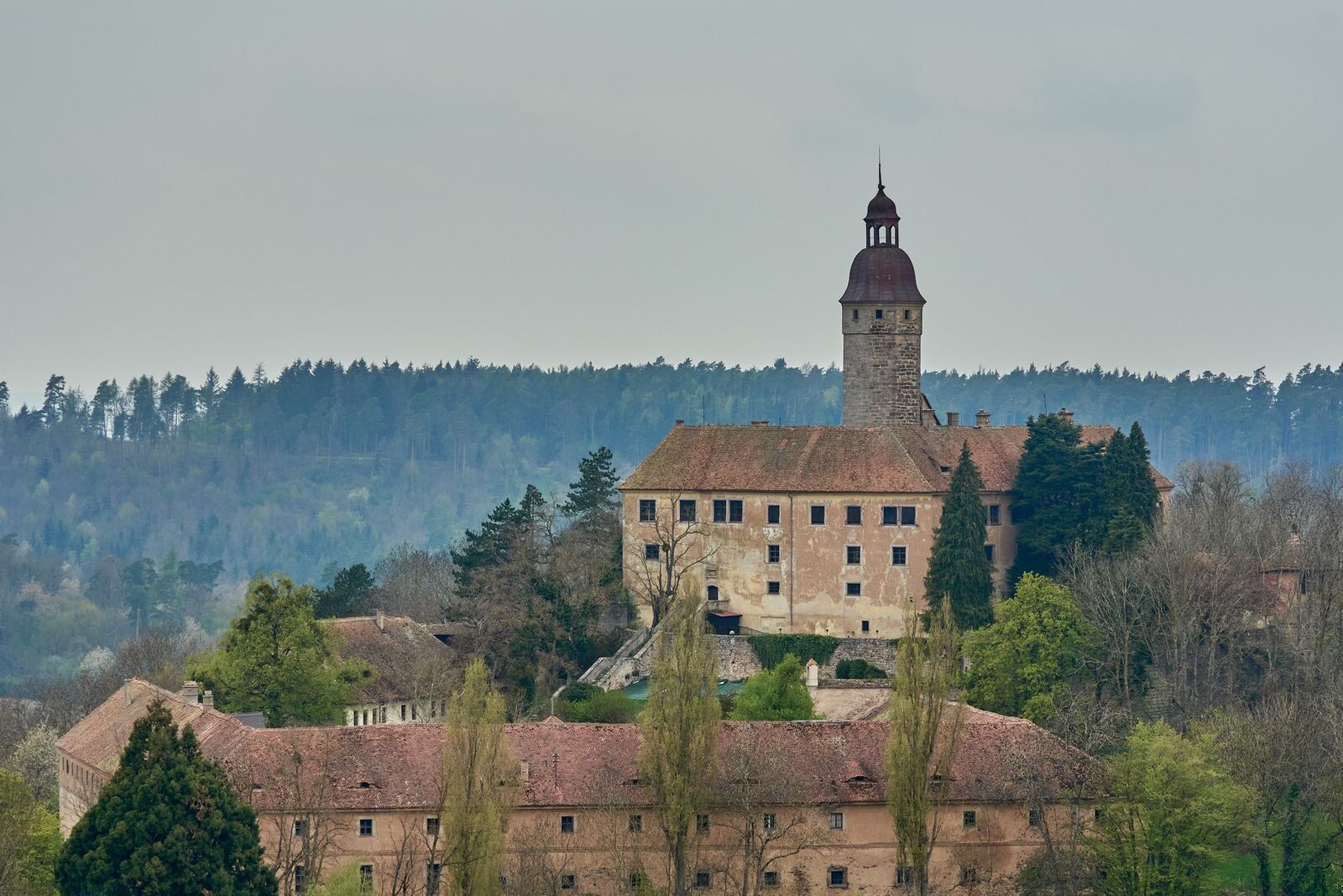 Schloss Virnsberg seen from the south in 2021. Wikimedia Commons, CC BY-SA 4.0.
